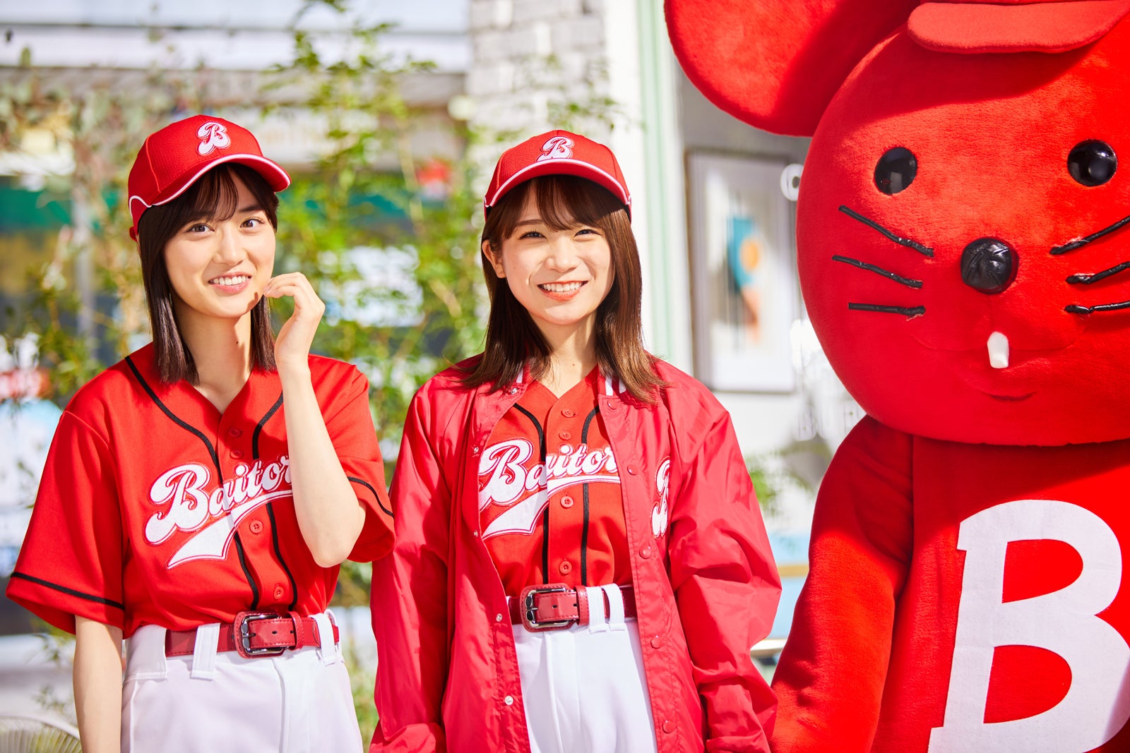 （左から）山下美月、秋元真夏／新TVCMメイキング映像より（提供写真）