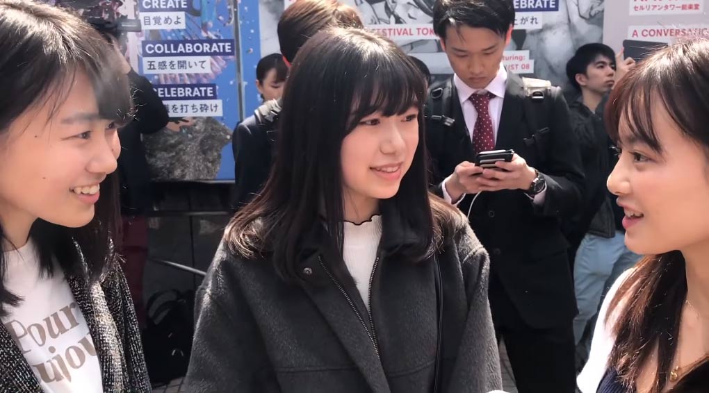 青山舞莉「【令和】新元号発表の渋谷の街が大変なことに」 (YouTube)より