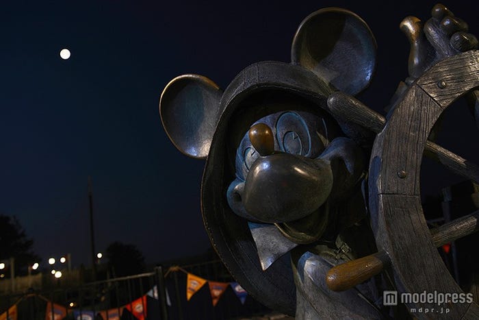 ブルームーンが輝く東京ディズニーシー/ケープコッド(C)Disney
