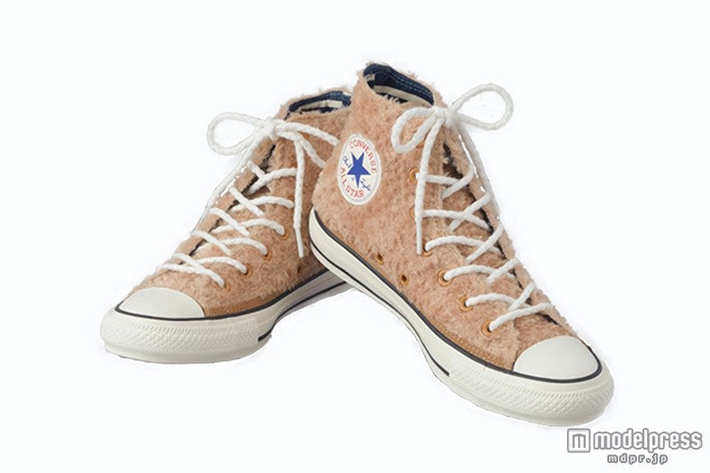 ダッフィーの“ふわふわ”スニーカー登場　マリンテイストで魅力いっぱい