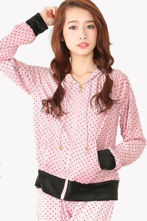 選べる無地orドット柄ベロアセットアップ「salus」2,052円（税込）／画像提供：salus