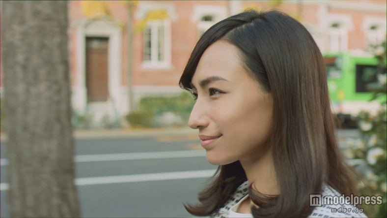 佐田真由美／新CM「オンナを遊べ！」篇より