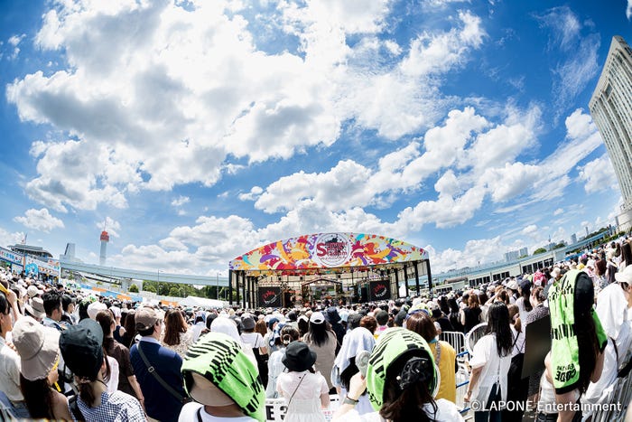 INI「めざましライブ」より(C)LAPONE Entertainment