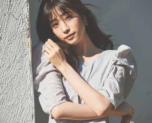 高橋ひかる、アンニュイな表情で魅せる 上品な春夏コーデ