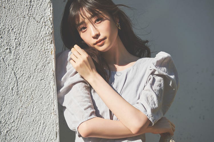 高橋ひかる アンニュイな表情で魅せる 上品な春夏コーデ モデルプレス 高橋ひかる アンニュイな表情で魅せる 上品な春夏コーデ モデルプレス