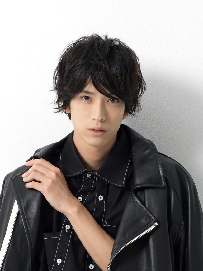 黒羽麻璃央 (提供写真)