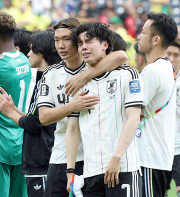 田中碧が号泣 痛恨ロストから残り1分の悲劇 森保監督、チームメート、相手FWクニャも励ましの言葉