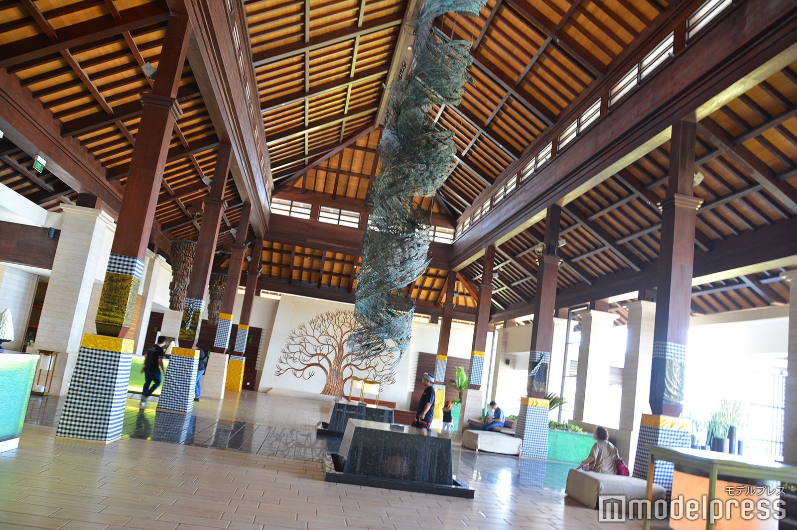 ロビー（C）モデルプレス