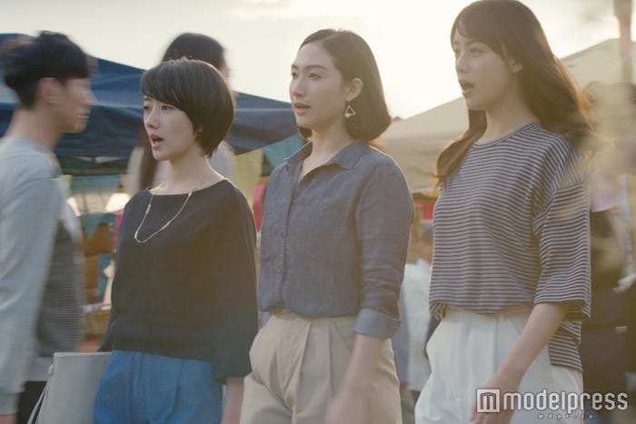 (左から)波瑠、香椎由宇、山本美月