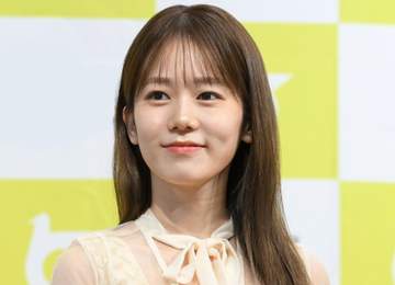 「夜のうちに一体何が・・・」人気格闘家と結婚の美人タレントが衝撃の寝相公開「足が合わさってるのが癖強めです」報告にネット衝撃「身体捻れてるの？」