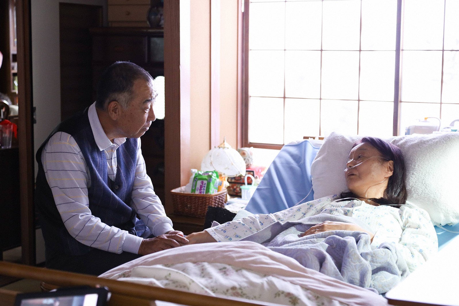 でんでん、大塚良重／「アンサング・シンデレラ 病院薬剤師の処方箋」第8話より（C）フジテレビ