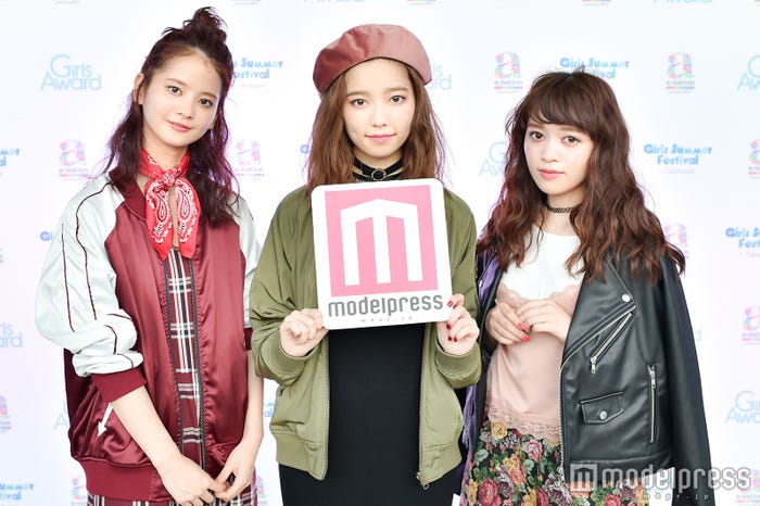 左から:繁藤冬佳、島崎遥香、日出有香(C)モデルプレス