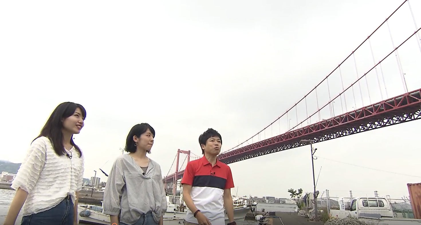 若戸大橋（左から）市山真理菜、山村実代、岡本啓／画像提供：BOAT RACE振興会