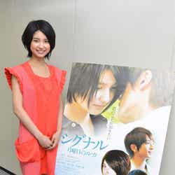 三根梓/スタイリスト:渕上優樹 ヘアメイク:森本淳子(GoN.)