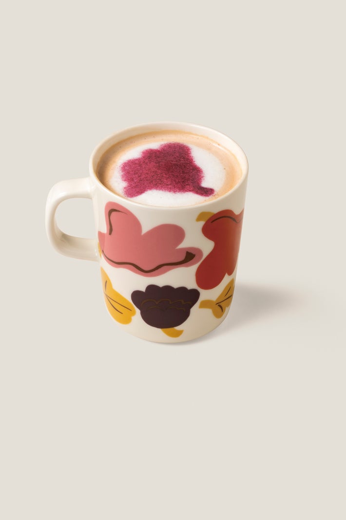 「マリメッコラテ（ブルーベリー＋ホワイトチョコレート＋エスプレッソ）」税込800円／提供画像