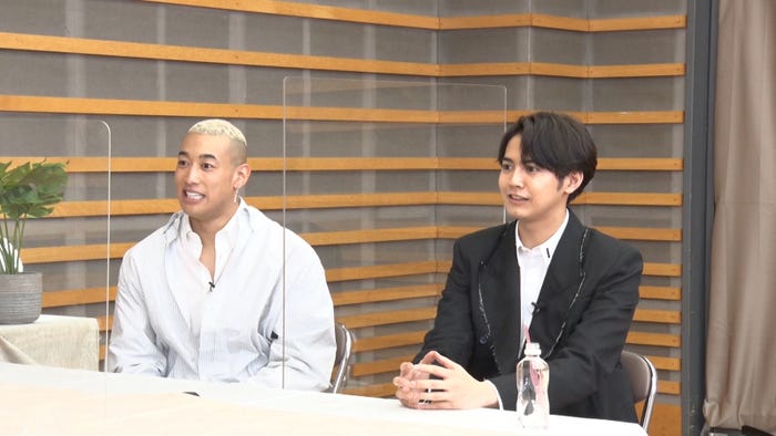 関口メンディー、片寄涼太(C)フジテレビ