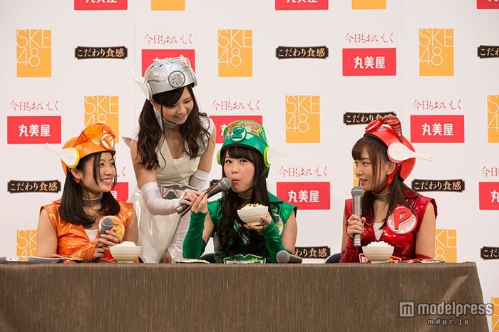 ふりかけご飯を試食(C)AKS