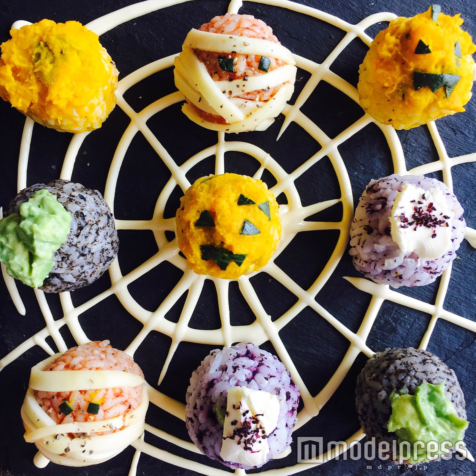 マヨネーズでクモの巣を作ってみて／画像提供：柏原歩