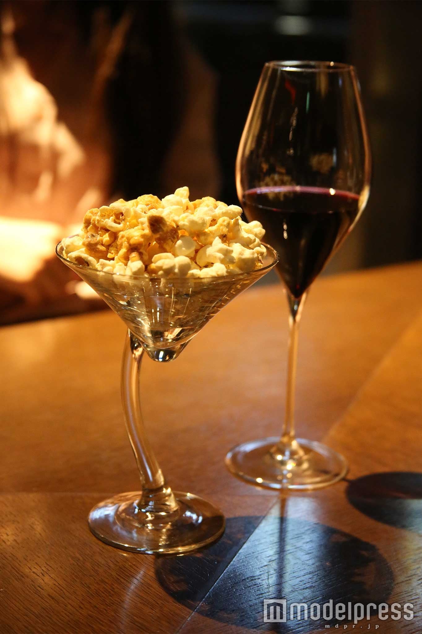 ワインとの相性はばっちり（C）モデルプレス