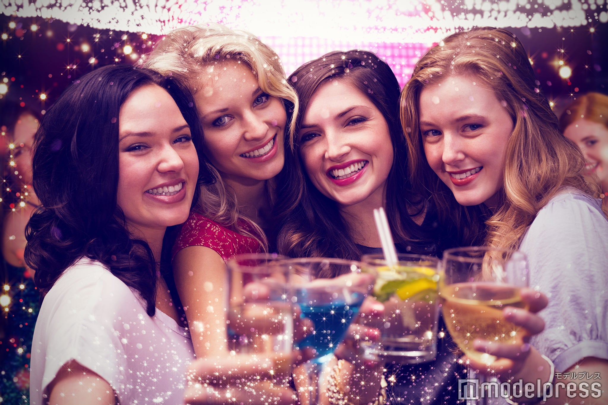 仲間と盛り上がりたい（Photo　by　 wavebreakmedia）