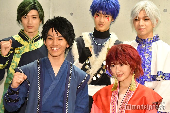 (前列左から)矢部昌暉、生駒里奈、(後列左から)山中柔太朗、曽野舜太、塩崎太(C)モデルプレス