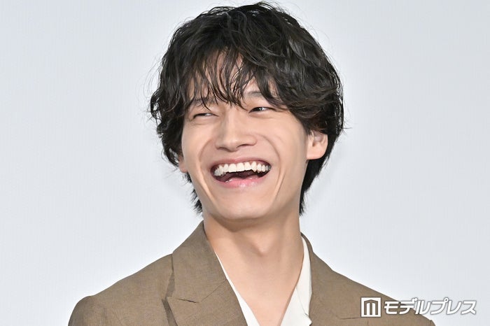 Aぇ! group佐野晶哉、“大先輩”平泉成に感謝「出会えて人生が何倍も何十倍も豊かになりました」【明日を綴る写真館】
