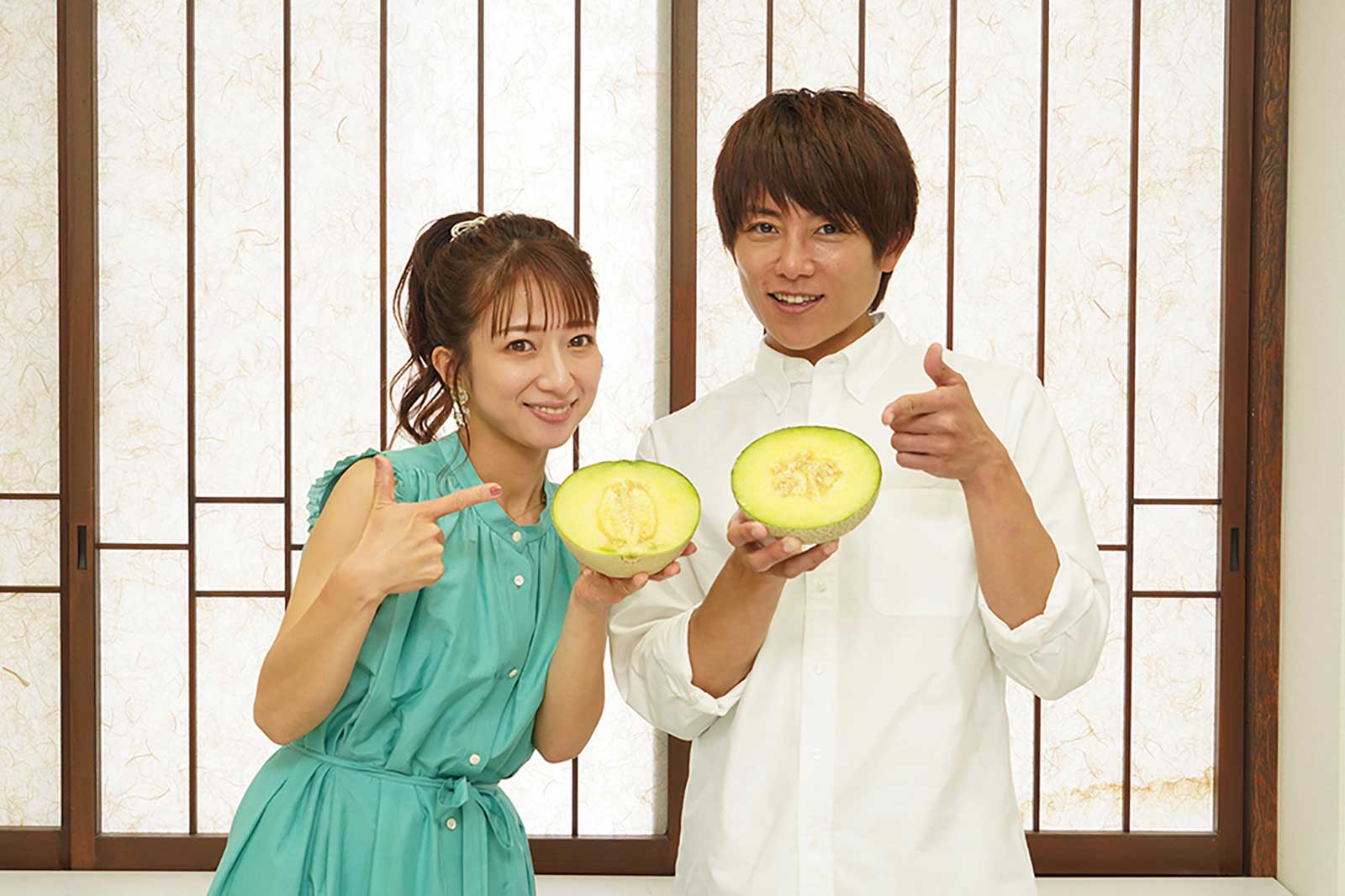 辻希美、夫・杉浦太陽のサプライズに涙 仲良く“あ～ん”で食べさせ合いも