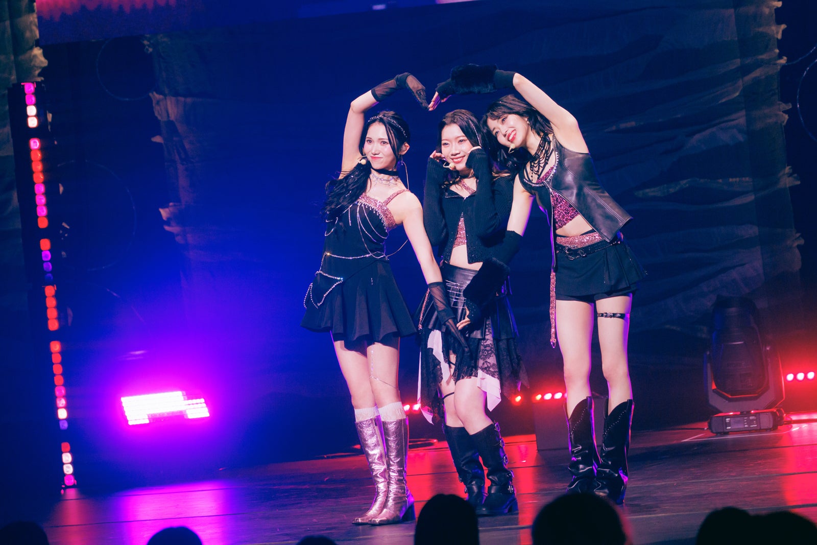 IS:SUE（C）LAPONE GIRLS