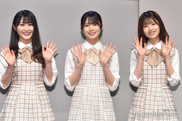 日向坂46(左から)潮紗理菜、丹生明里、松田好花(C)モデルプレス