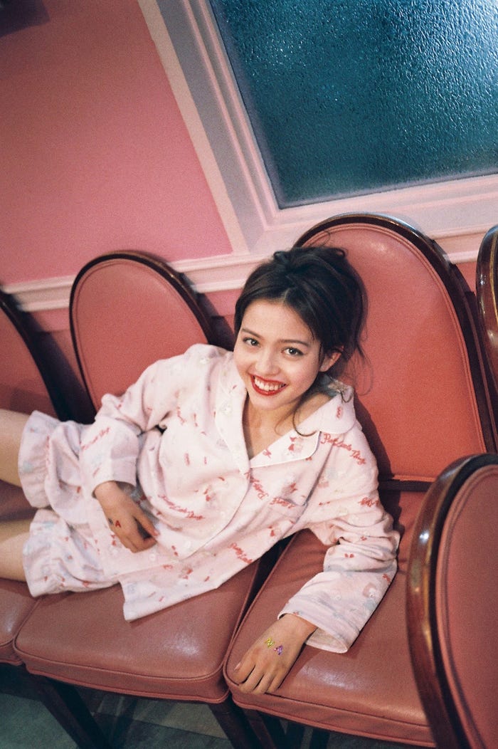 加藤ナナ(画像提供:株式会社ピーチ・ジョン)