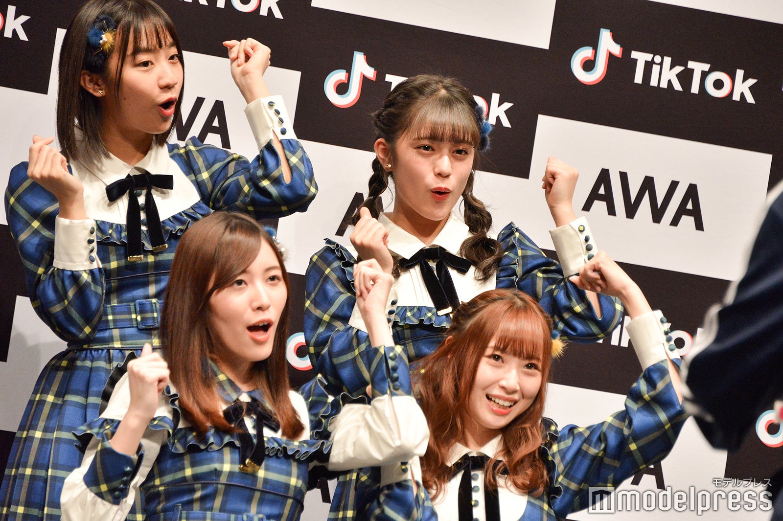 2倍遅で撮影／「あわあわダンス」を披露する（左上から時計回り）日高優月、竹内彩姫、高柳明音、松井珠理奈 （C）モデルプレス