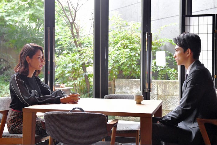 吉田羊、町田啓太/「中学聖日記」第9話より(C)TBS