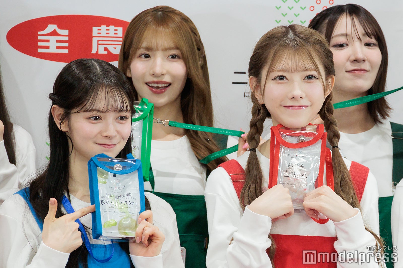 （後列左から）平田侑希、工藤華純（前列）伊藤百花、千葉恵里（C）モデルプレス