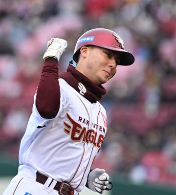 楽天・村林が勝ち越し1号ソロ サイクルヒットに王手