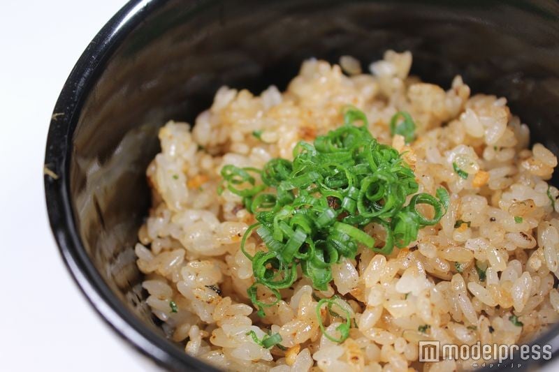 〆のガーリックライス／画像提供：円居