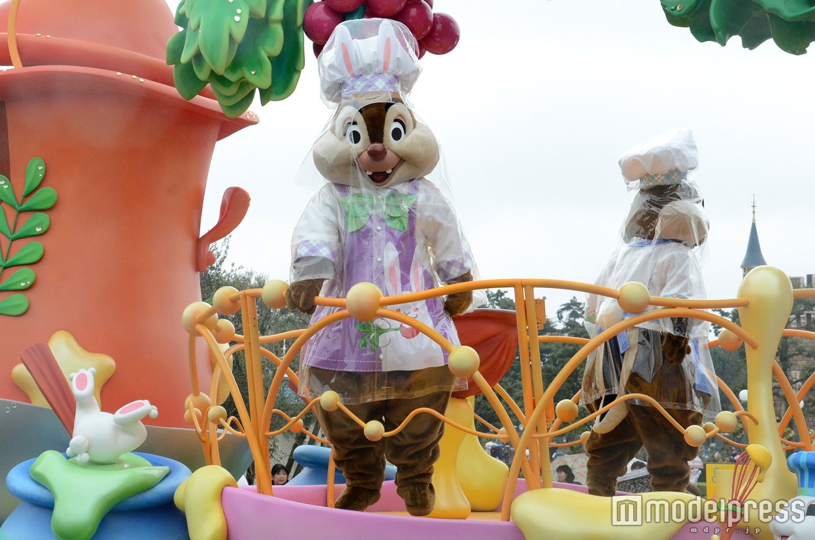 「ヒッピティ・ホッピティ・スプリングタイム」雨天バージョン（C）モデルプレス