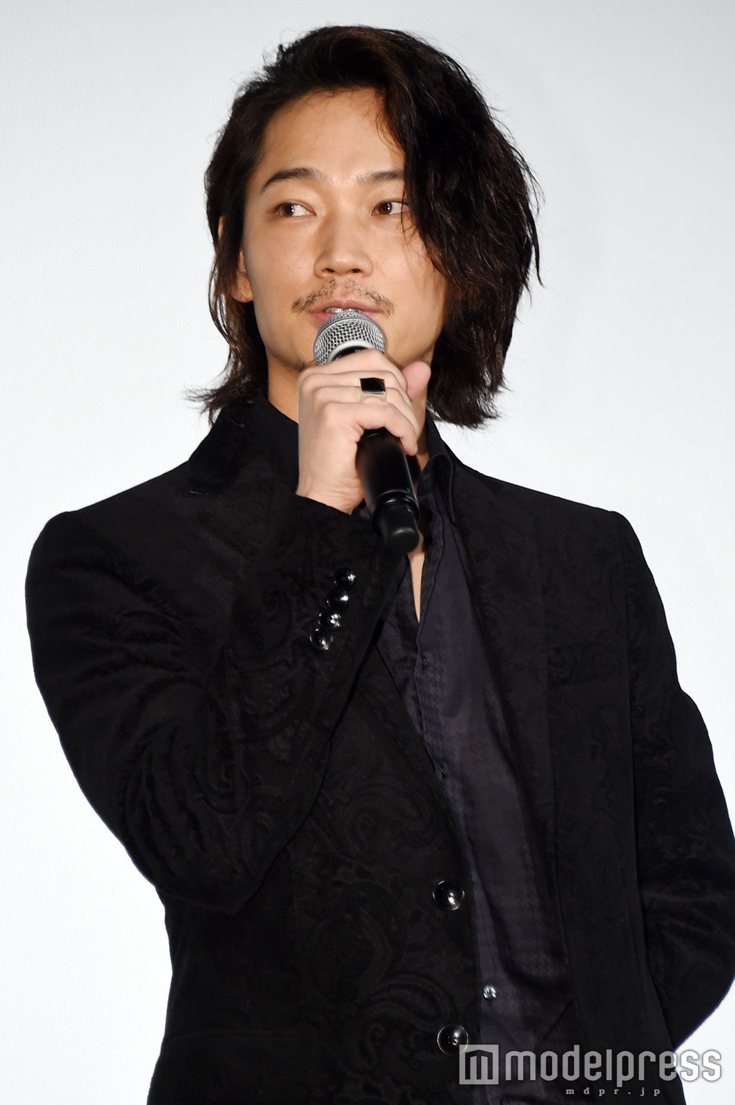 綾野剛 初挑戦に苦戦 圧倒的な差を感じた 恐怖と不安もあった モデルプレス 綾野剛 初挑戦に苦戦 圧倒的な差を感じた 恐怖と不安もあった モデルプレス