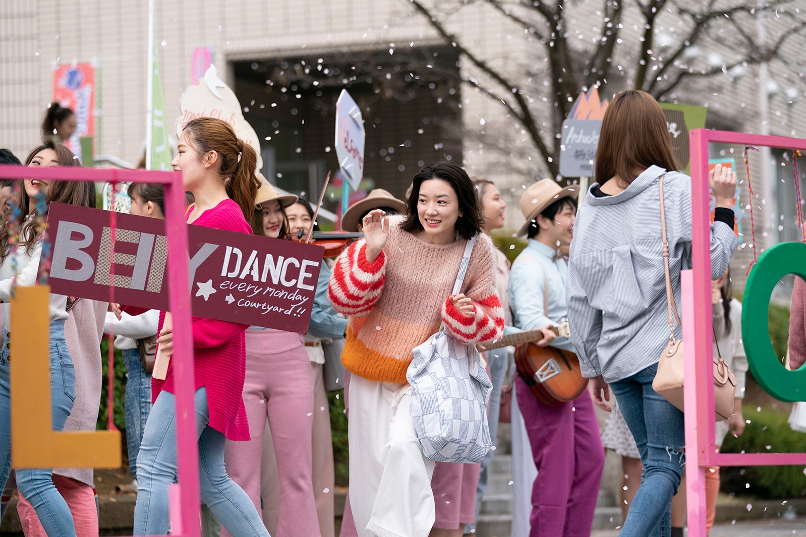 （中央）永野芽郁／メイキングカット（提供写真）