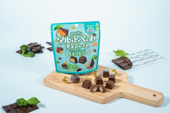アルファベットチョコレート サクッとクレープチョコミント(税込248円)/提供画像