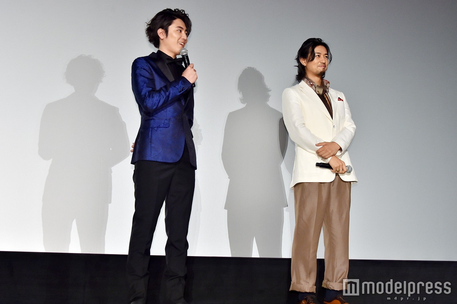 （左から）間宮祥太朗、斎藤工（C）モデルプレス