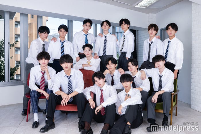 「男子高生ミスターコン2023」ファイナリスト(上段左から)田口凛太朗さん、高橋拳大さん、浅野天帝さん、池田大志さん、佐久間魁生さん、武田愁さん、辻奏音さん(中段左から)川端輝さん、植野花道さん、ケイト・アレックスさん、石田廉さん、伊藤航さん、澤柳颯人さん(下段中央)工藤花維さん、大上拓真さん(C)モデルプレス/※浅野さんは出場を辞退している。