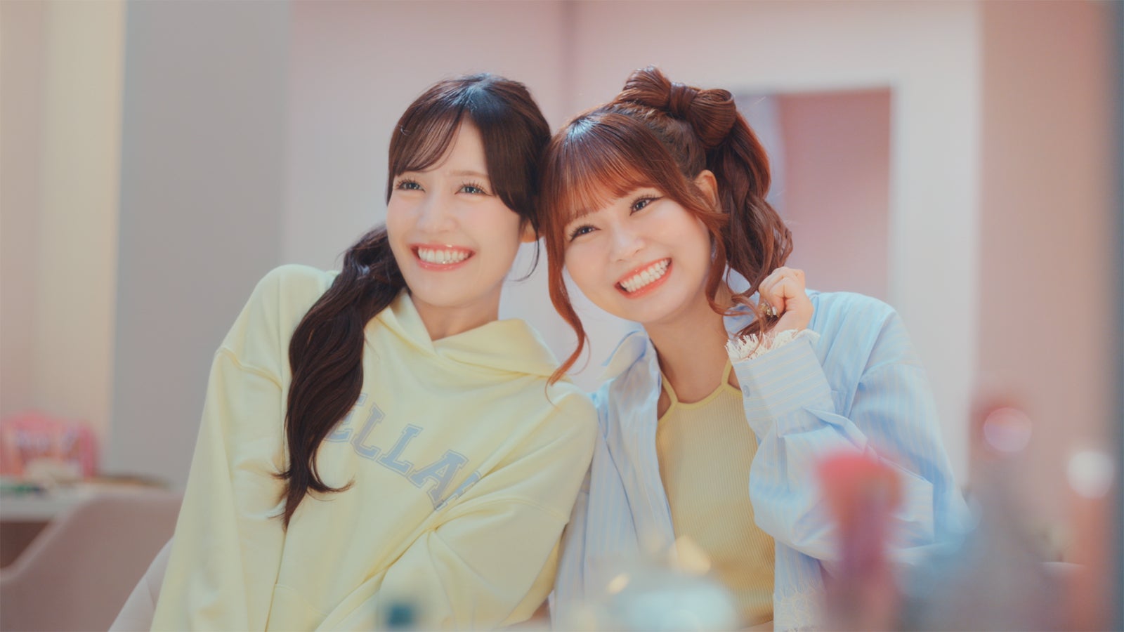 諸橋沙夏、大場花菜／「【＝LOVE×ホットペッパービューティー】～一緒に、ラブな自分になろ？篇～」より