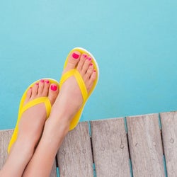 パンプス焼け・首の裏焼けに要注意!うっかり焼け対策しよう