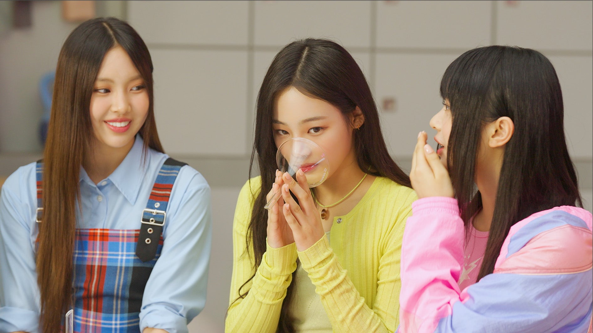 NewJeans／新WEBCM「イタガムになっちゃった！」ビハインド映像より（提供写真）