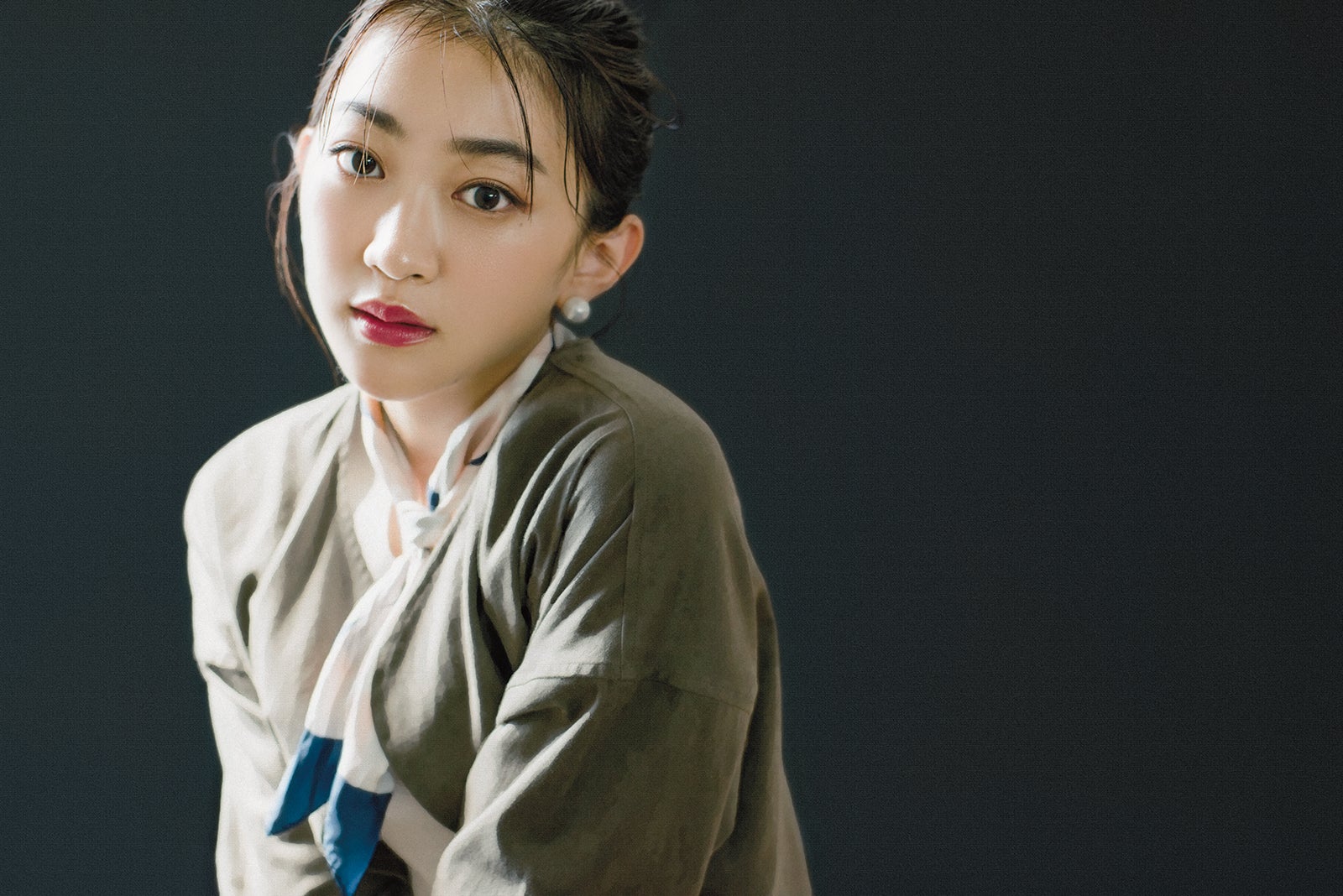 “奇跡の美肌”田辺かほ、つややか肌が眩しい