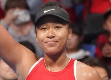 大坂なおみが初戦突破！世界65位に苦しみながらも2年連続2回戦進出 会場騒然の入場ド派手ファッションは「モチーフはクラゲ」2歳の娘、シャイちゃんが海に興味