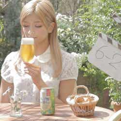 ローラ/「サッポロ ホップ畑の香り」テレビCM「鼻にホップ」篇メイキングショット