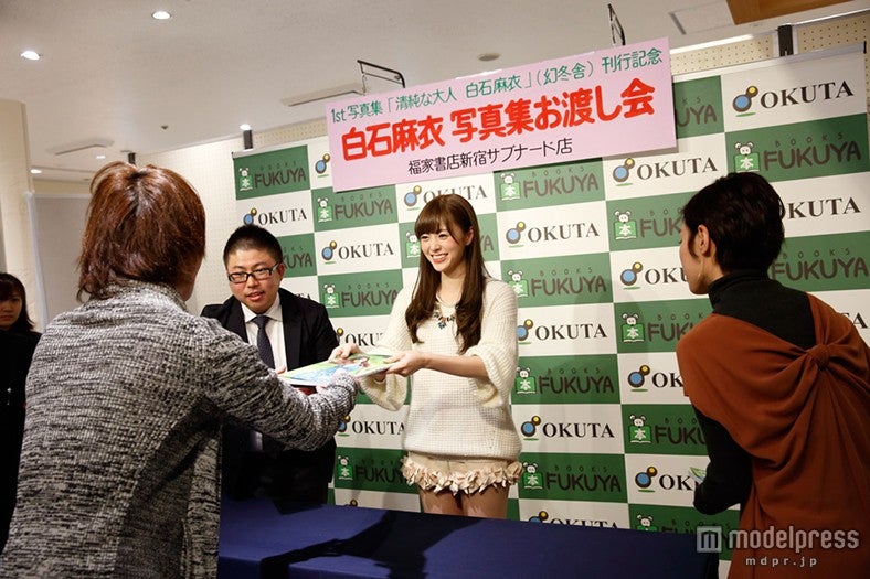 集まったファンと笑顔で交流