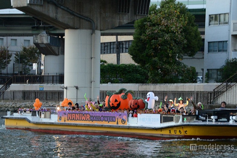 バンビーノ率いる仮装集団