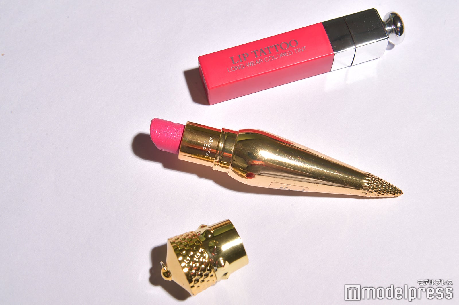 橘咲良の私物コスメ／上：「Dior（ディオール）ティントリップ、下：クリスチャン・ルブタン（Christian Louboutin）」リップカラー （C）モデルプレス